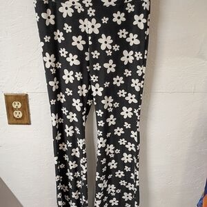 No Boundaries Black and White Floral Skinny Pants